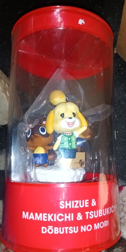 NINTENDO TOKYO  (ANIMAL CROSSING STATUE)