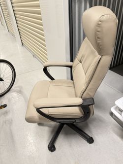 Like new condition office chair