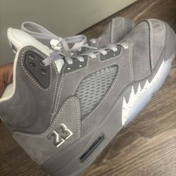 Wolf Grey 5s Size 8