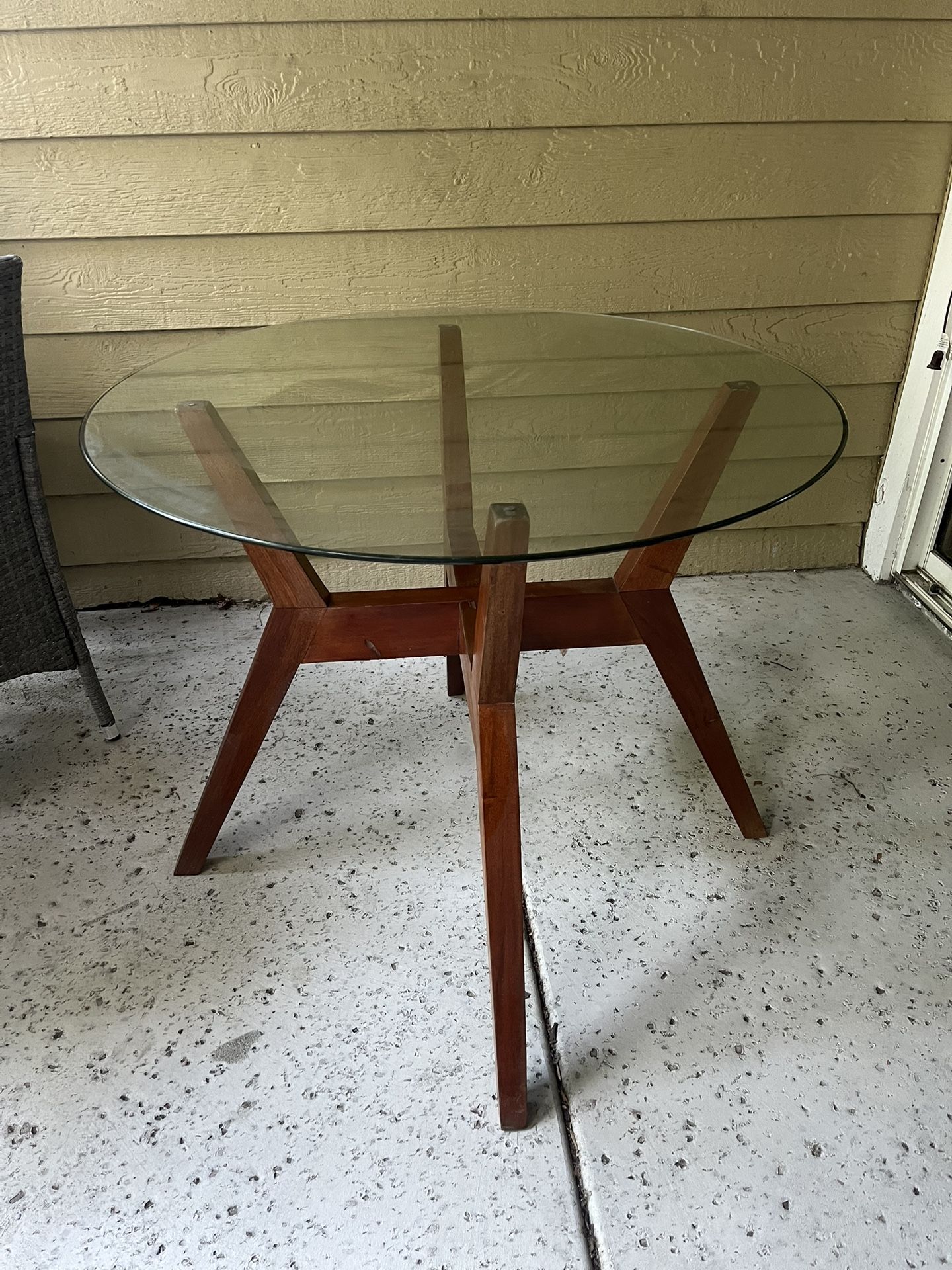Table & Chairs
