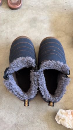 Kids’ snow shoes