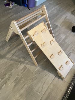 Pickles Triangle, Climber with Slide