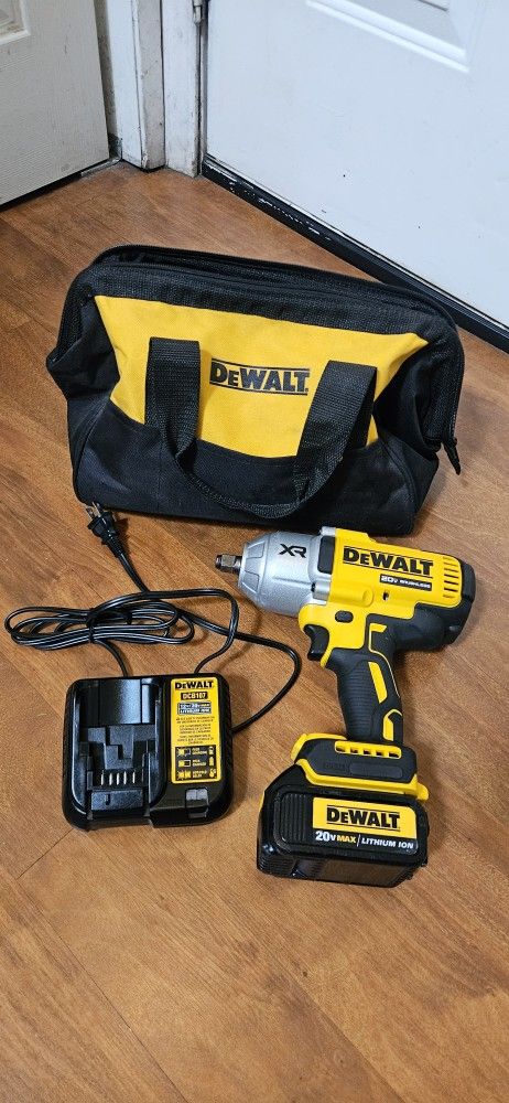 DEWALT 20V MAX 1/2 Impact Wrench Kit