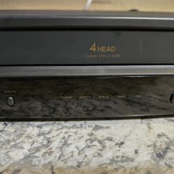 WHITE-WESTINGHOUSE WV-428 VHS VCR Player For Parts. Powers on, then ejects tapes