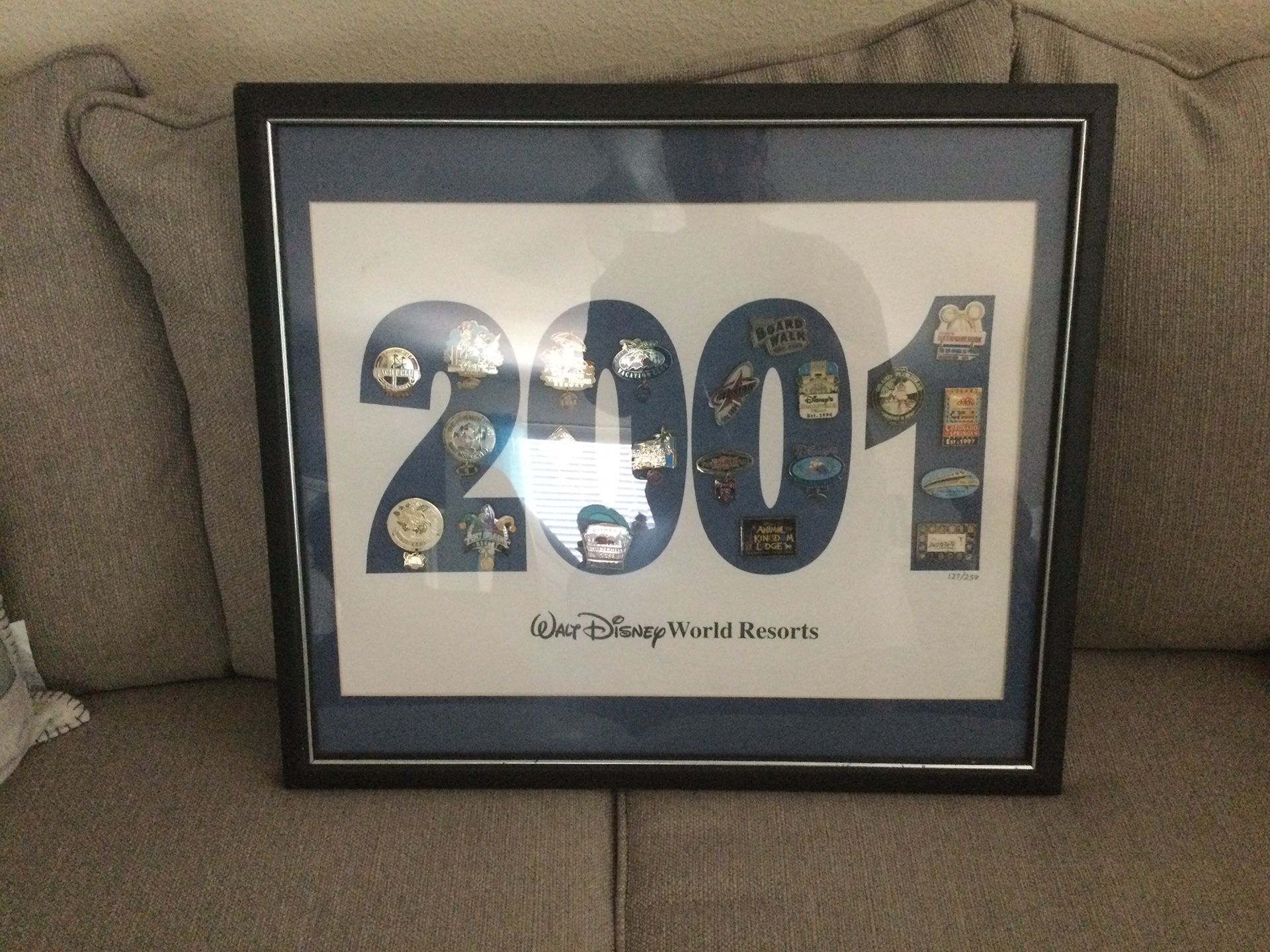 RARE Limited Edition Walt Disney World 2001 Resorts Framed Pin Set - EXCELLENT CONDITION