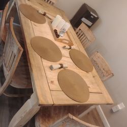 oak dining room table $150.00 or obo