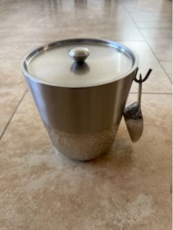 Stainless Steel Ice Bucket with Lid & Scoop – Modern Barware Entertaining Accessory