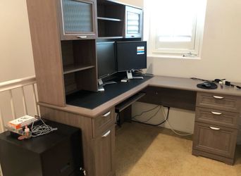 🖥️ FOR SALE – L‑Shaped Desk with Hutch & Storage (As‑Is)