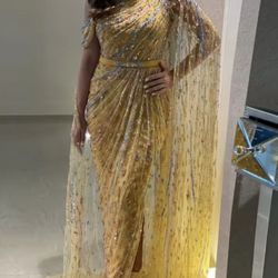 Woman Prom Evening Formal Dress Size 14  Beads All Over The Dress