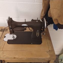 Vintage White Rotary Sewing Machine E-6354 With Cabinet. 
