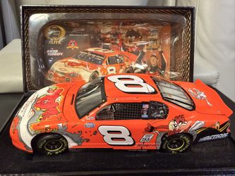 NASCAR Dale Earnhardt JR 1/24 scale Looney Tunes action elite Car