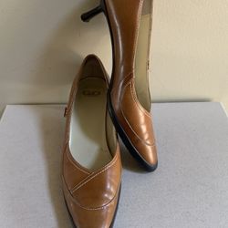 ANNE kLEIN GO Women’s 7.5M Leather Pumps 