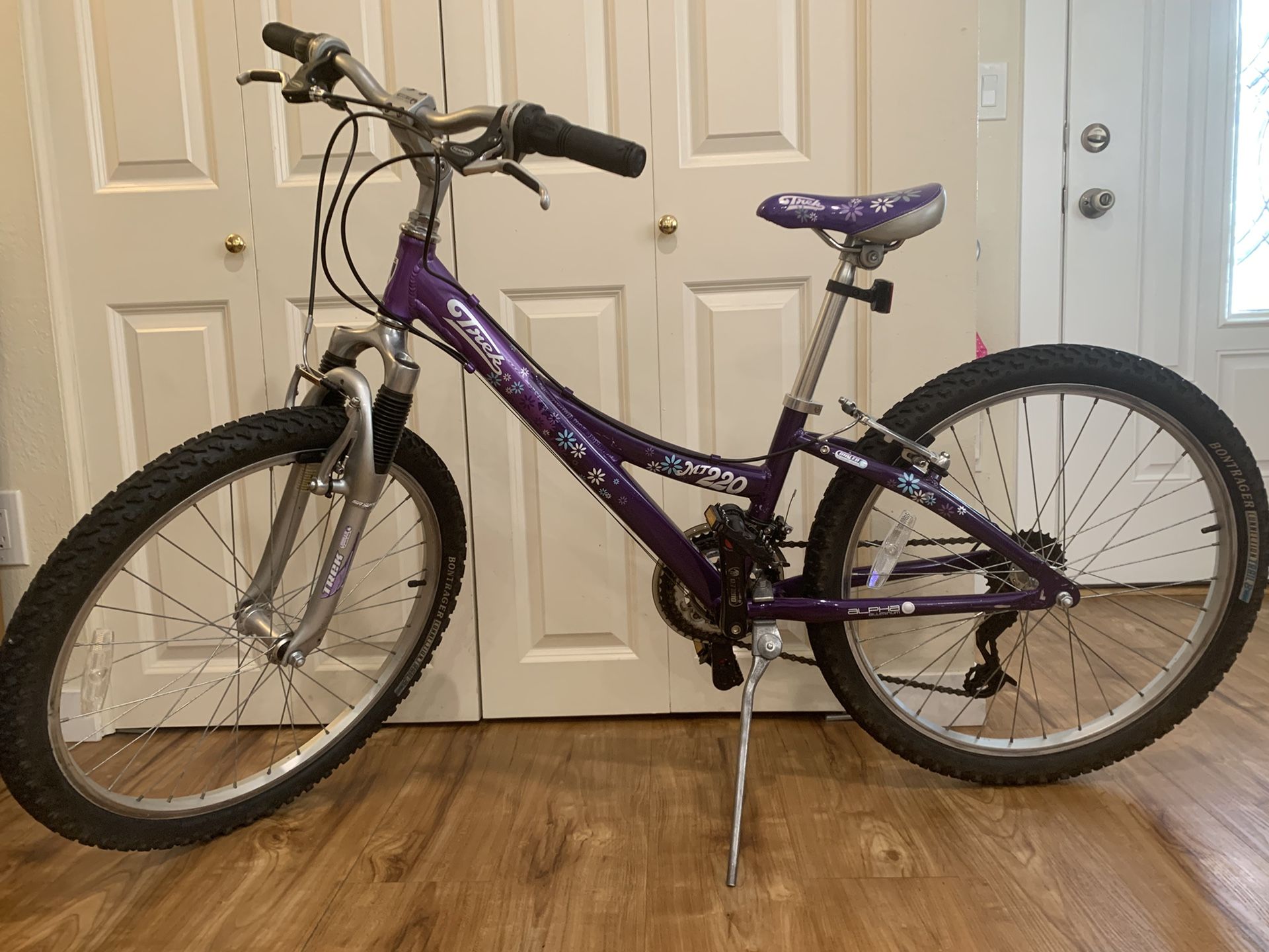 Trek MT220, great condition, 24” for kid. Just tuned up. No issues. Pick Up At Newporthill Bellevue 98006. 