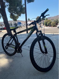Mongoose 21 speed mountain bike