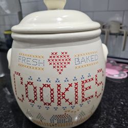 Vintage, never used large ceramic jar for  cookies, baked goods, sugar, flour, etc.
