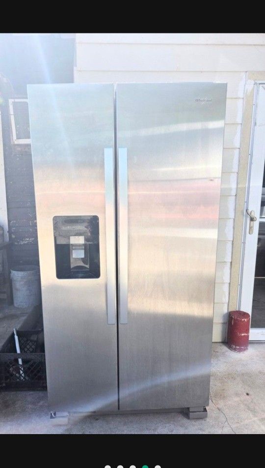 REFRIGERATOR ICE MAKER