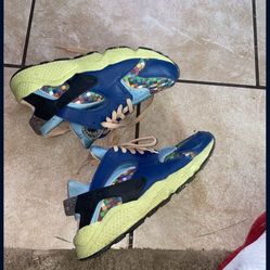 Custom Nike Hurcxhie Size 9