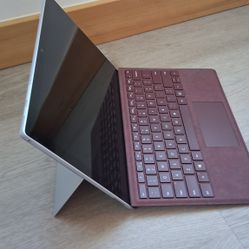 Microsoft Surface Pro 5 – i5 / 8GB RAM 