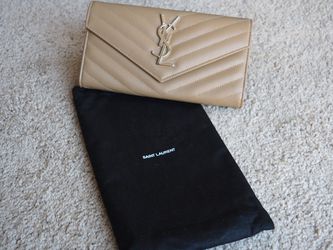 large flap wallet in grain de poudre embossed leather