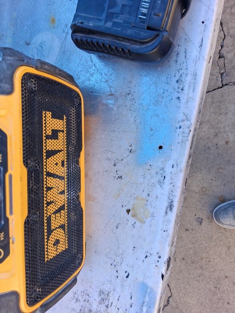 dewalt bluetooth speaker