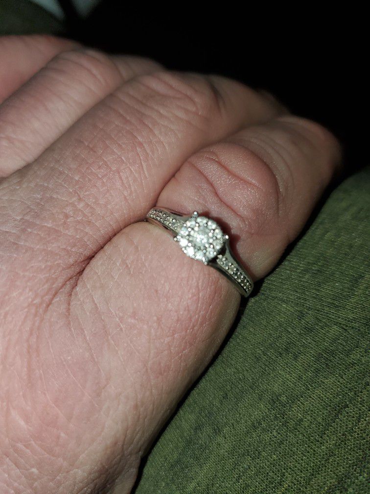 18 Carat White Gold And Diamond Engagement Ring Brand New
