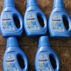 Snuggle Blue Sparkle Scent Fabric Softener 40 Loads 27.2 Fl Oz