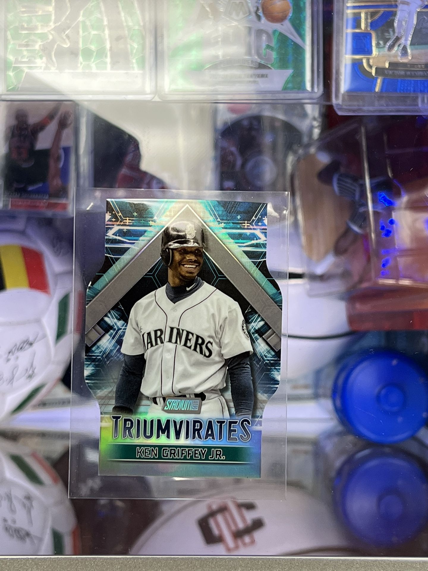 Ken Griffey Jr 2023 Stadium Club Triumvirates Fue Cut Refractor!