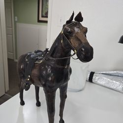 Sculpture Buetifull HORSE DISPLAY SCULPTURE!