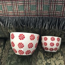 Crate And Barrel 2pc Nesting Bowls, 6” And 4”