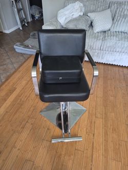 Barber/salon chair