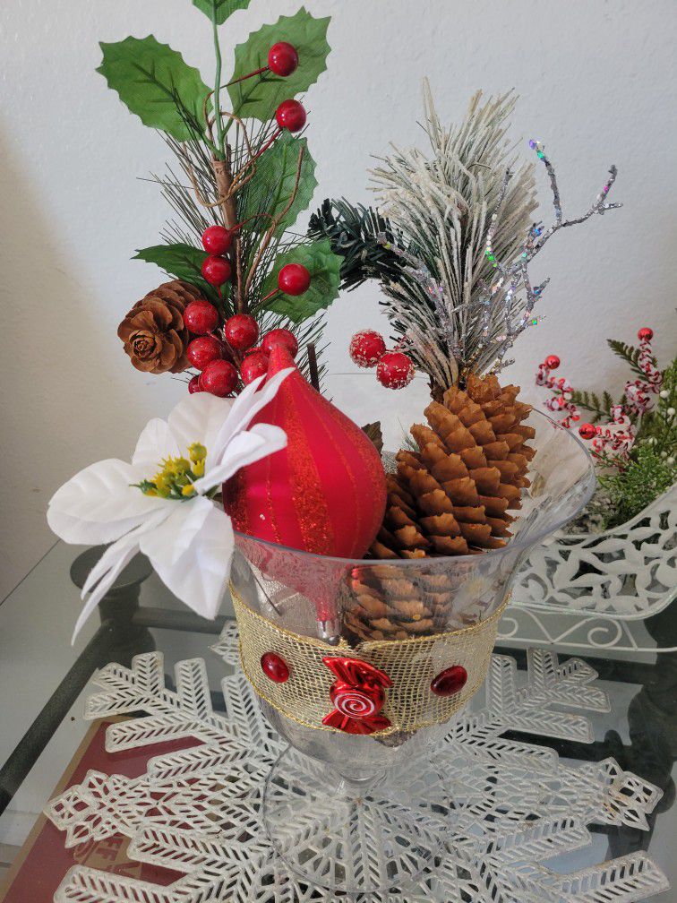Christmas Centerpiece With Vintage Hanging Ornament 