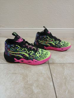 Like new women's size 9 Puma Shoes