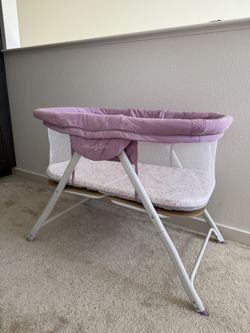 baby bassinet Dream on me