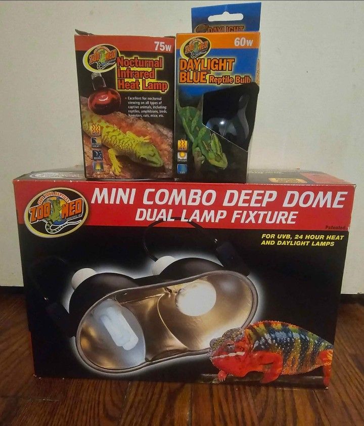 BRAND NEW Mini Combo Deep Dome Light Fixture with 2 Brand New Bulbs