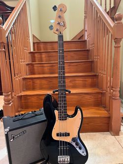 Squier Affinity Jazz Bass w/ Donner 30 Watt Bass Amp