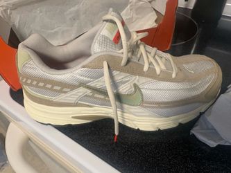 Nike Initiator Light Bone/Cargo Khaki – Size 11