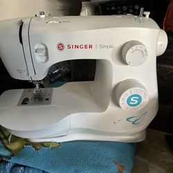 Singer Simple Sewing Machine 
