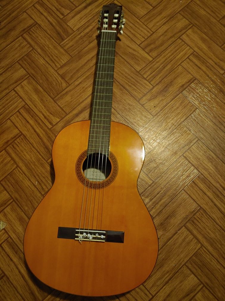 Box Guitar with nylon strings