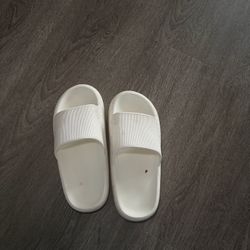 White/cream Slippers 