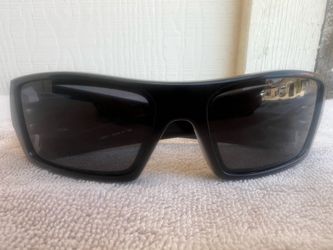 Genuine Oakley Gascan Men's Sunglasses Polarized Black Frame Gray Lens See Pics