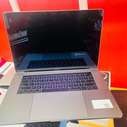 MacBook 15 inch 2018 16 gb unlocked ram i7 1TB