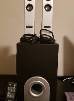 Creative speaker w remote