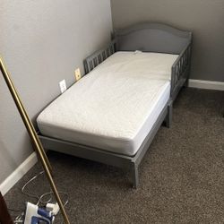 Toddlers’s Bed With Mattress