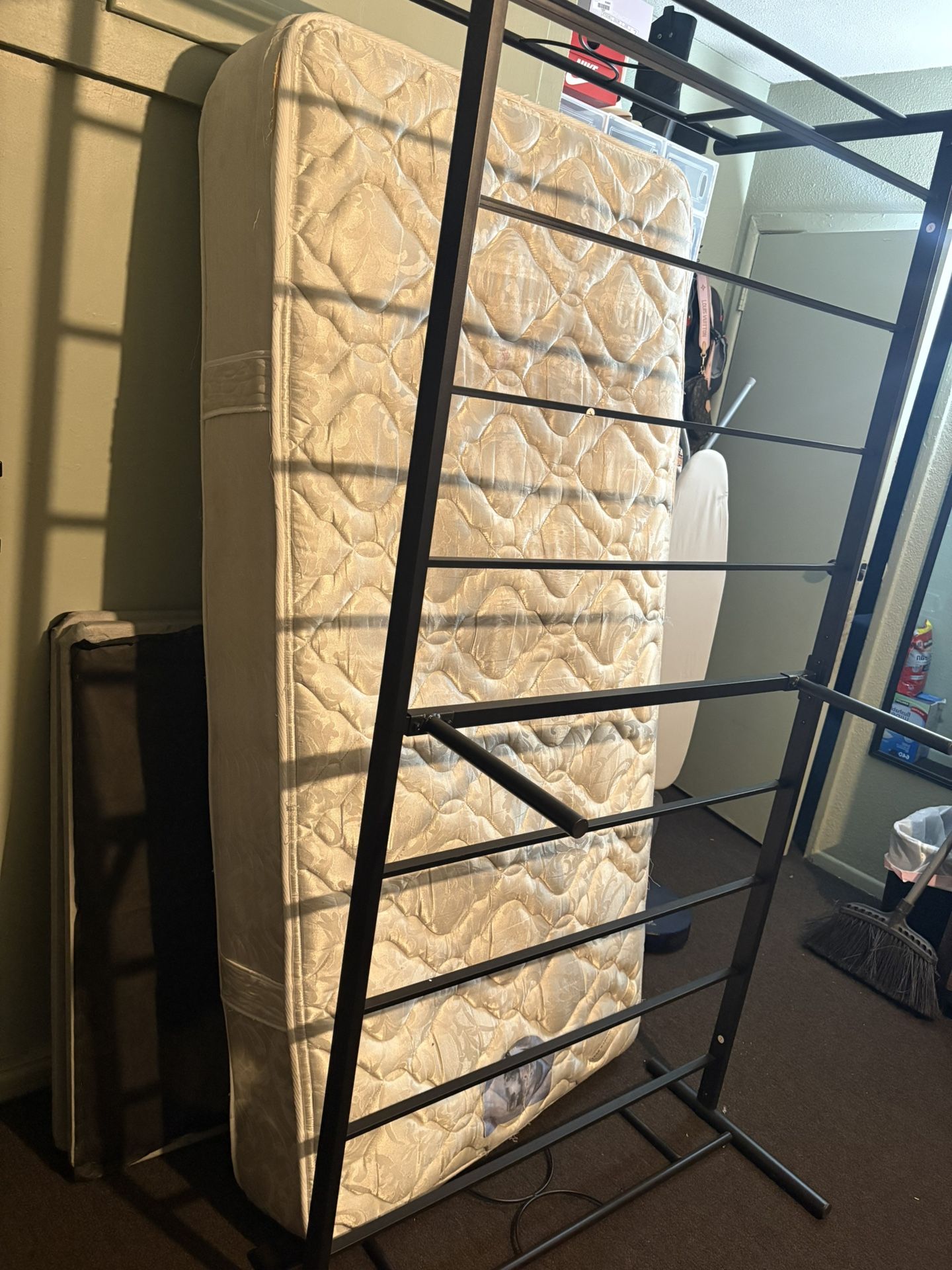 Twin Bed 