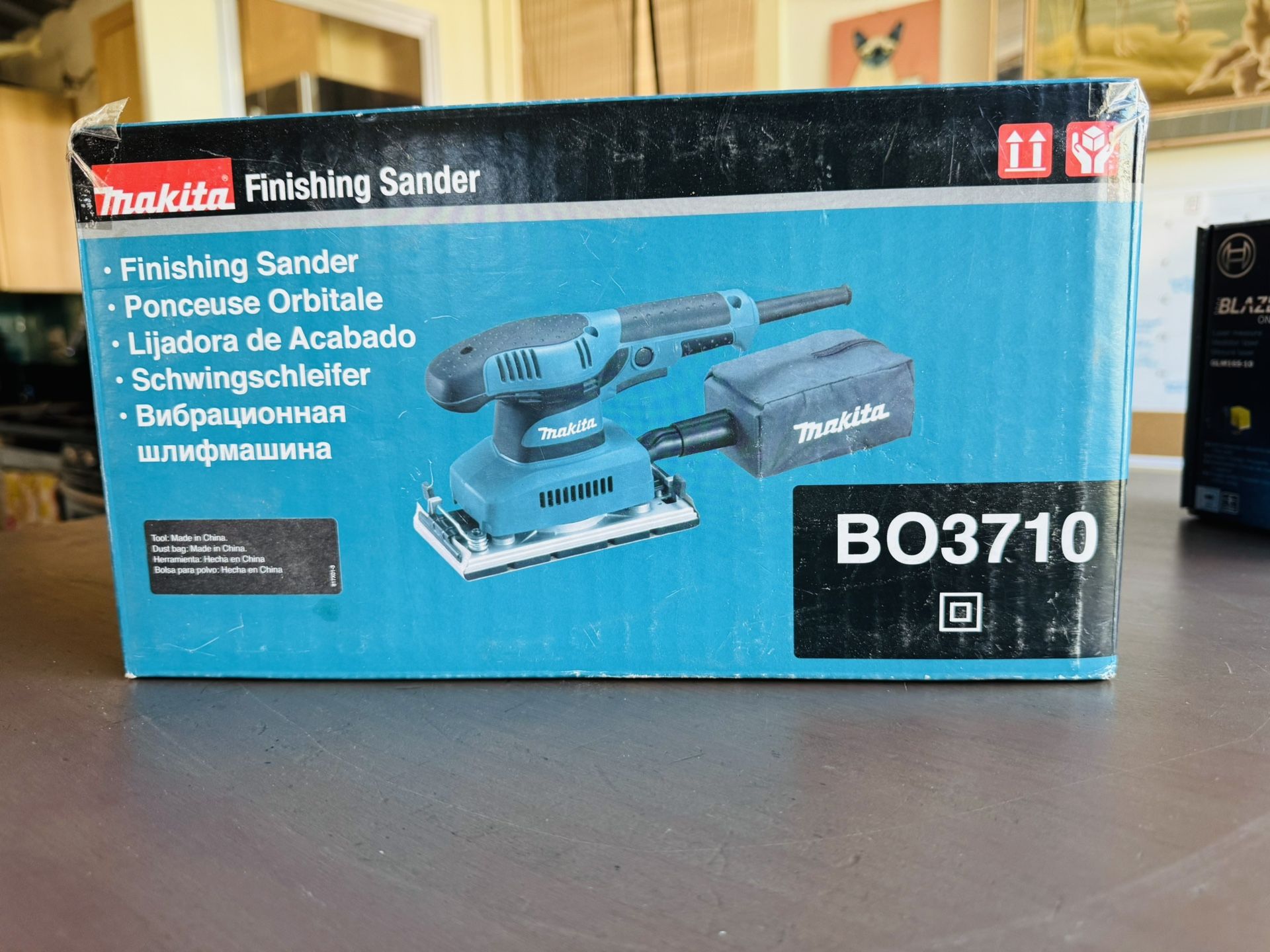 Makita Corded Sheet Finishing Sander, 1/3 Inch, 1.7A, Teal (BO3710)