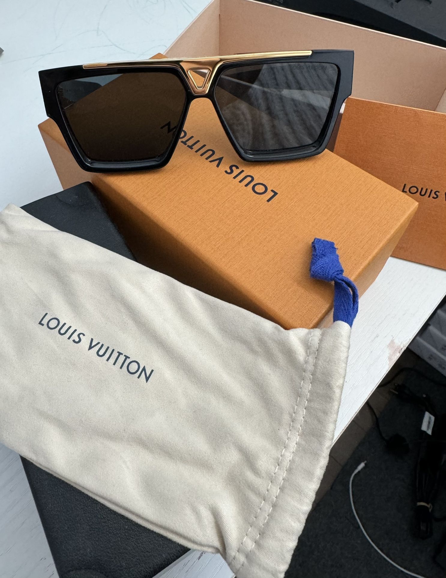 1.1 Louis Vuitton evidence sunglass