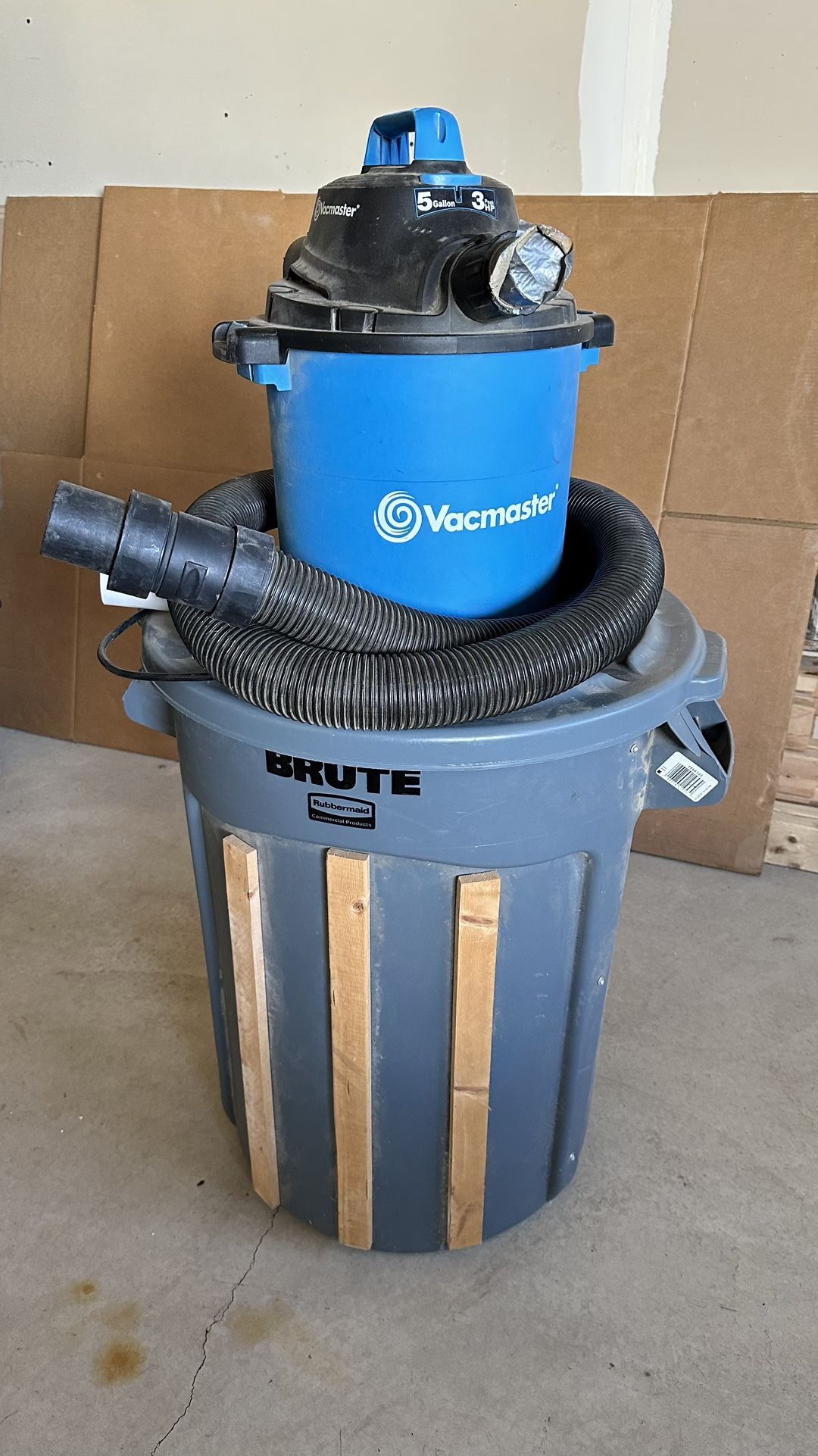 Shop Vacuum With Container