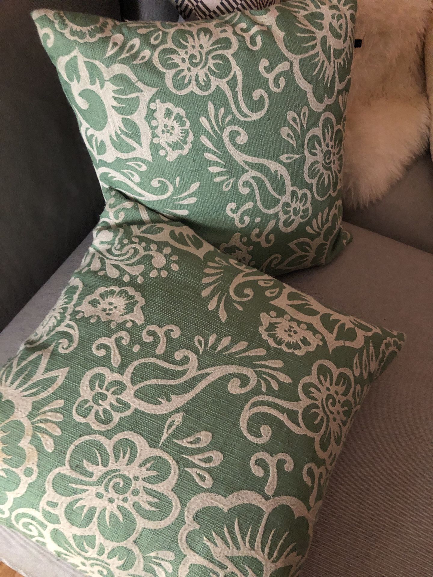 Throw Pillows/Sofa Pillows