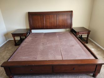Queen Bedroom Set – Solid Wood with Storage – Good Condition