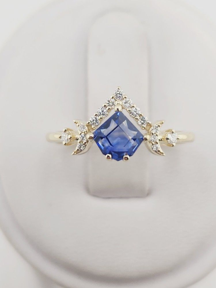 14k gold corrn flower blue ceylon sapphire & lab diamond ring